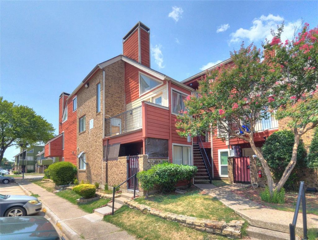 9827 Walnut Street 205, Dallas