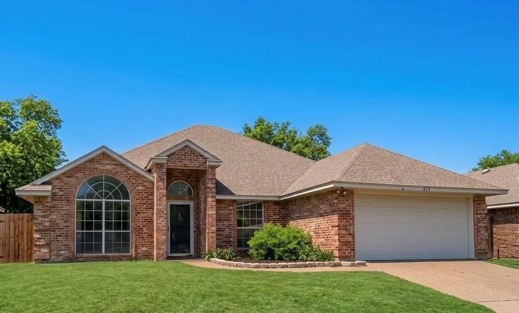 8016 Tree Leaf Lane, Fort Worth