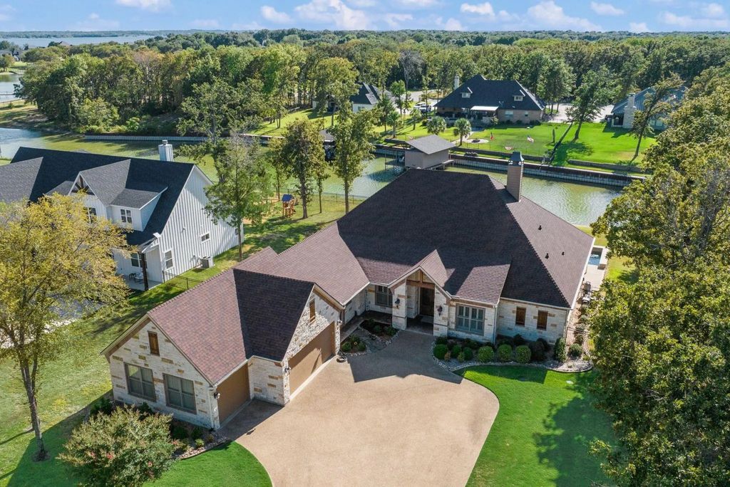 560 Clubhouse Drive, Corsicana