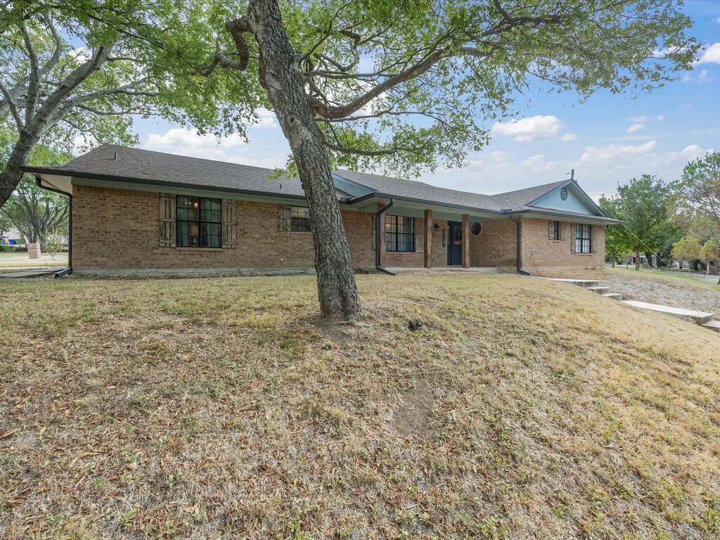 75 Delmore Drive, Hillsboro