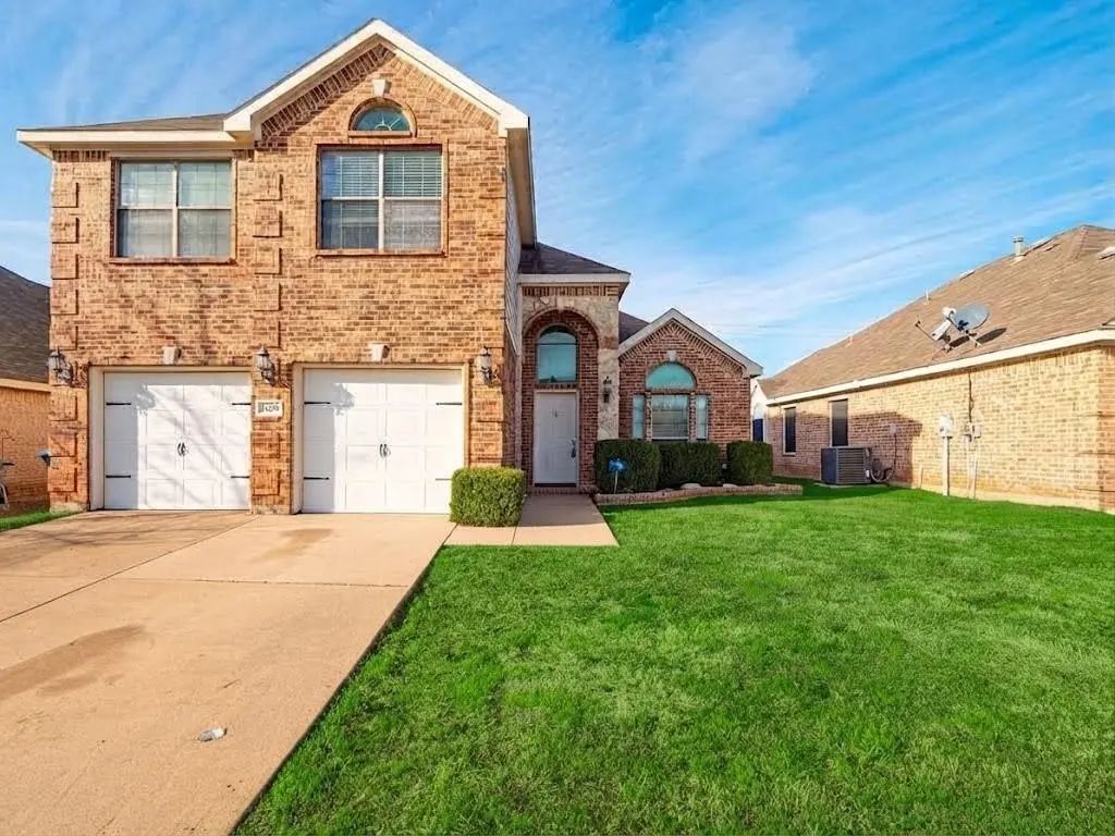 11208 Whispering Brook Lane, Fort Worth