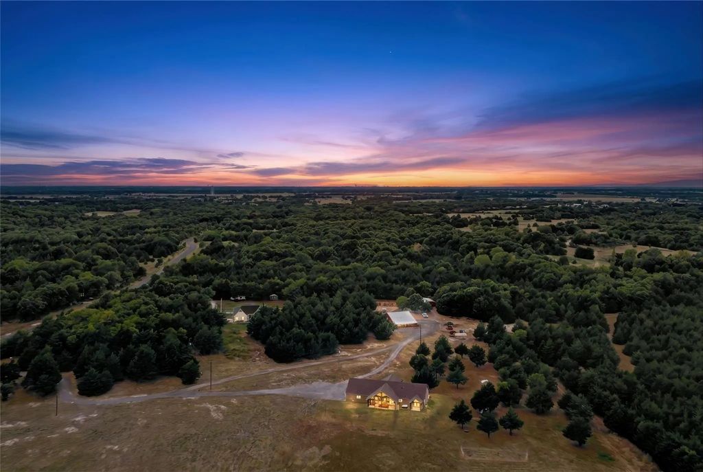8615 County Road 534, Whitewright