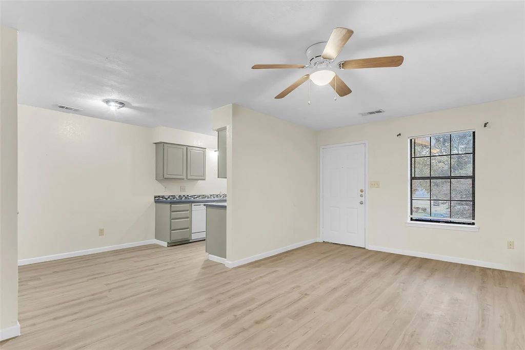 209 W Trinity Street C, Forney