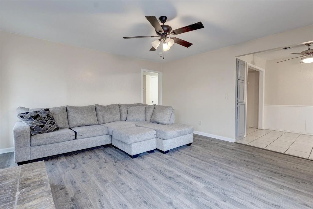 201 W Trinity Street B, Forney