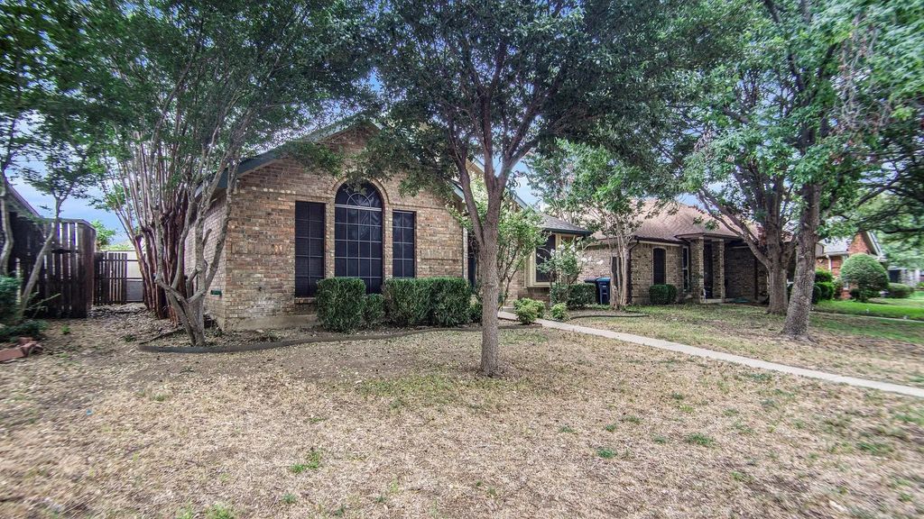6908 Bentley Avenue, Fort Worth
