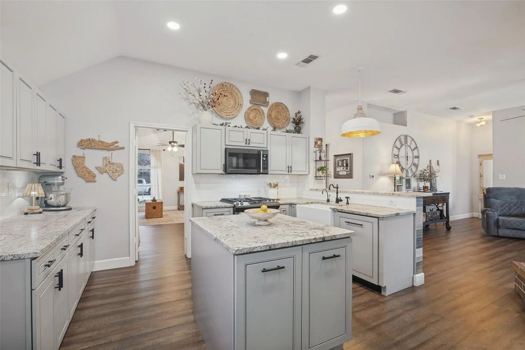 8317 Trail Lake Drive, Rowlett