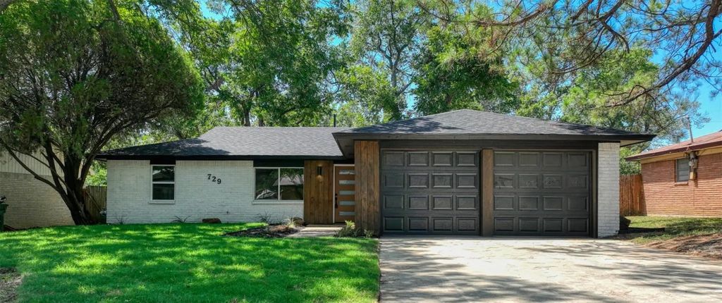 729 Oakwood Avenue, Hurst