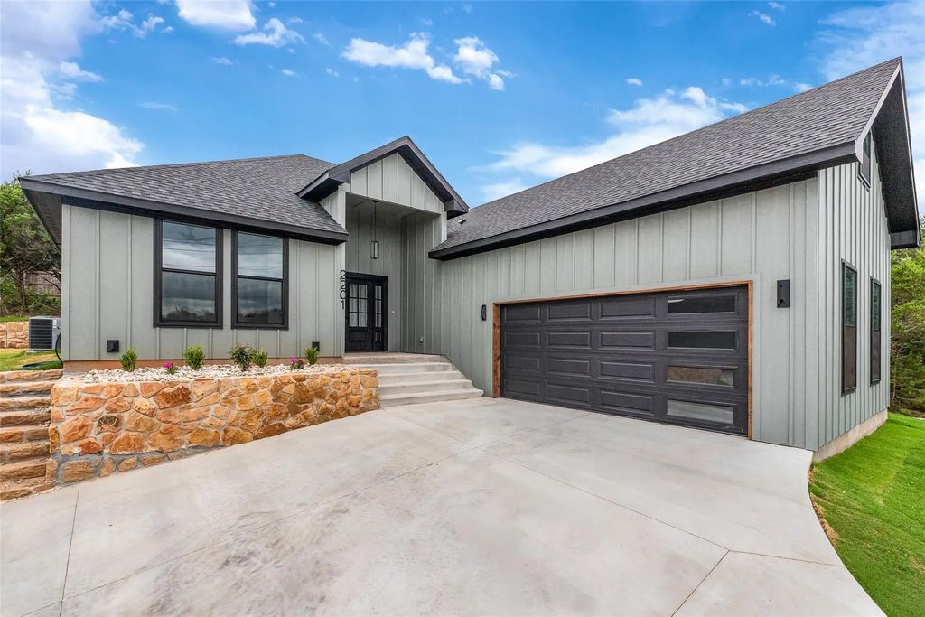 2201 Christine Drive, Granbury