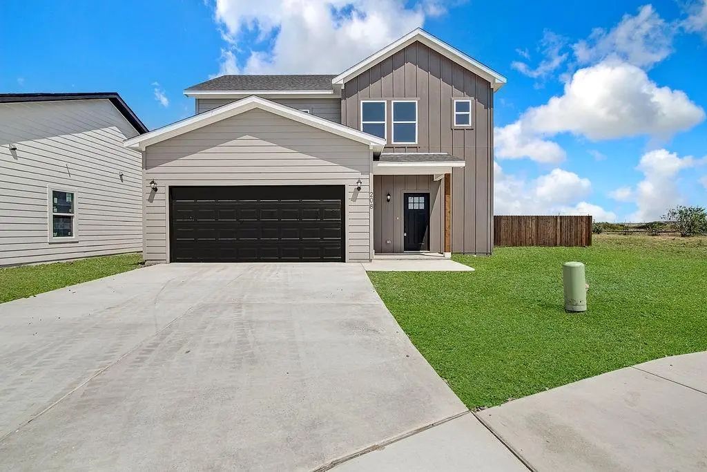 208 Marble Creek Drive, Fort Worth