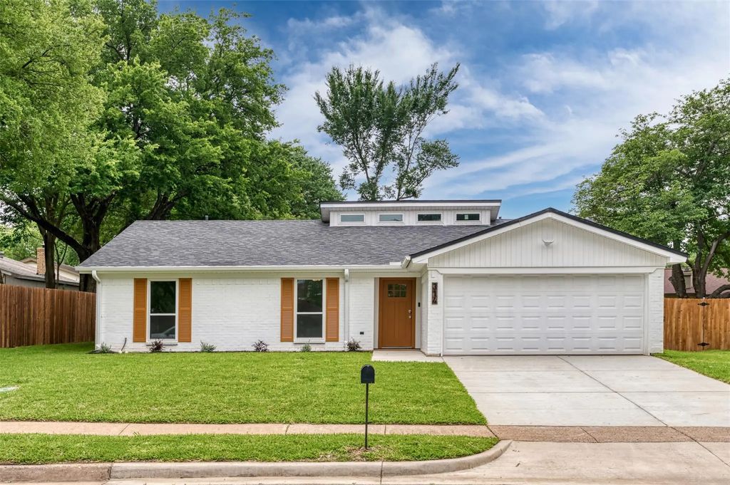 314 Sixpence Lane, Euless