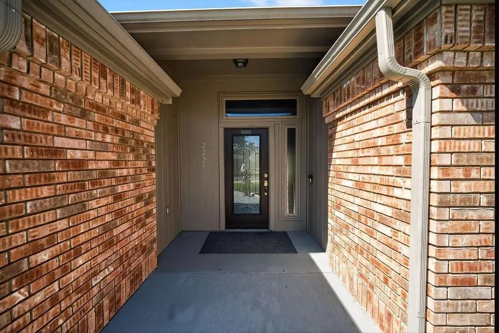 2229 Country Valley Road, Garland