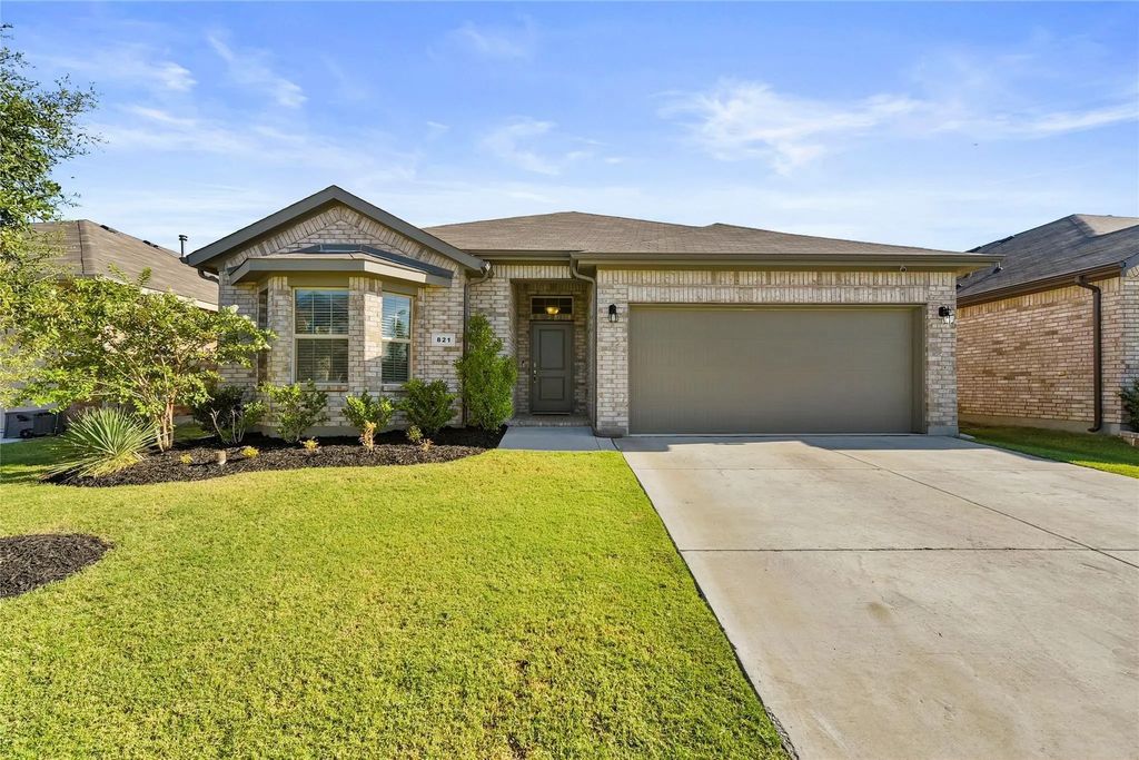 821 Shepperton Way, Fort Worth
