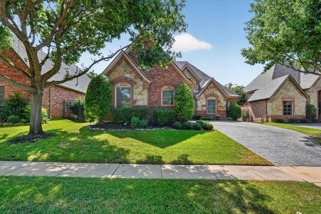 2824 Cotswold Court, Keller