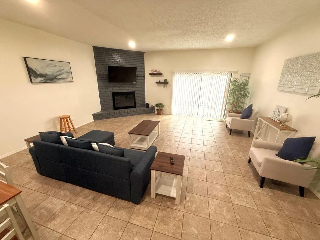 6029 E University Boulevard 110, Dallas