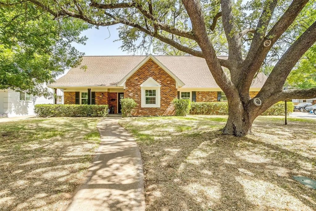 1701 Larkspur Drive, Arlington