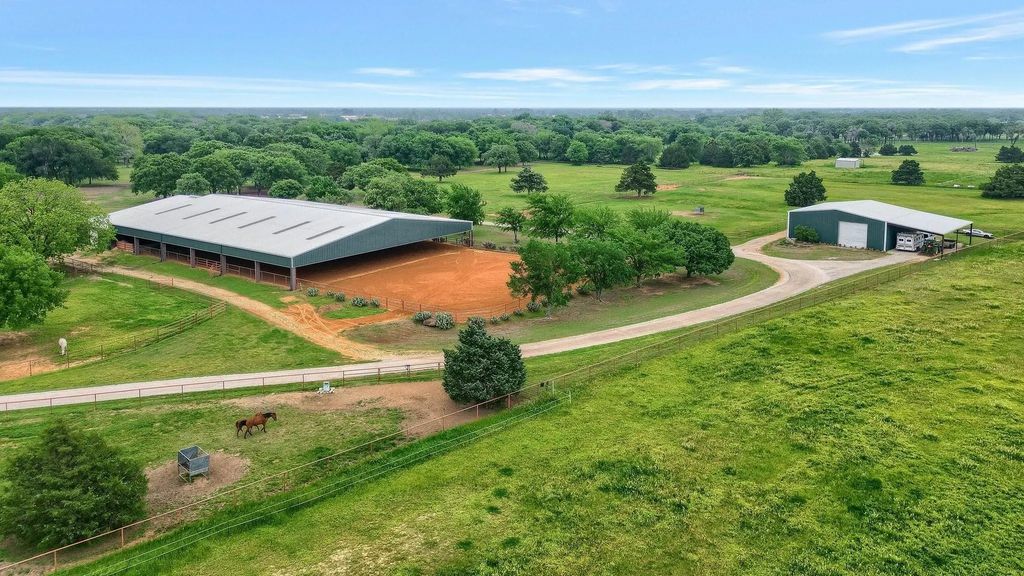 10898 Friendship Road, Pilot Point