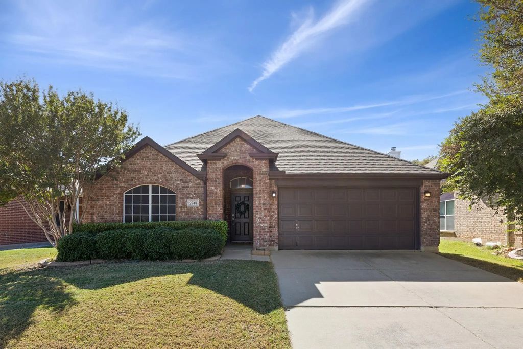 2748 Thorncreek Lane, Fort Worth