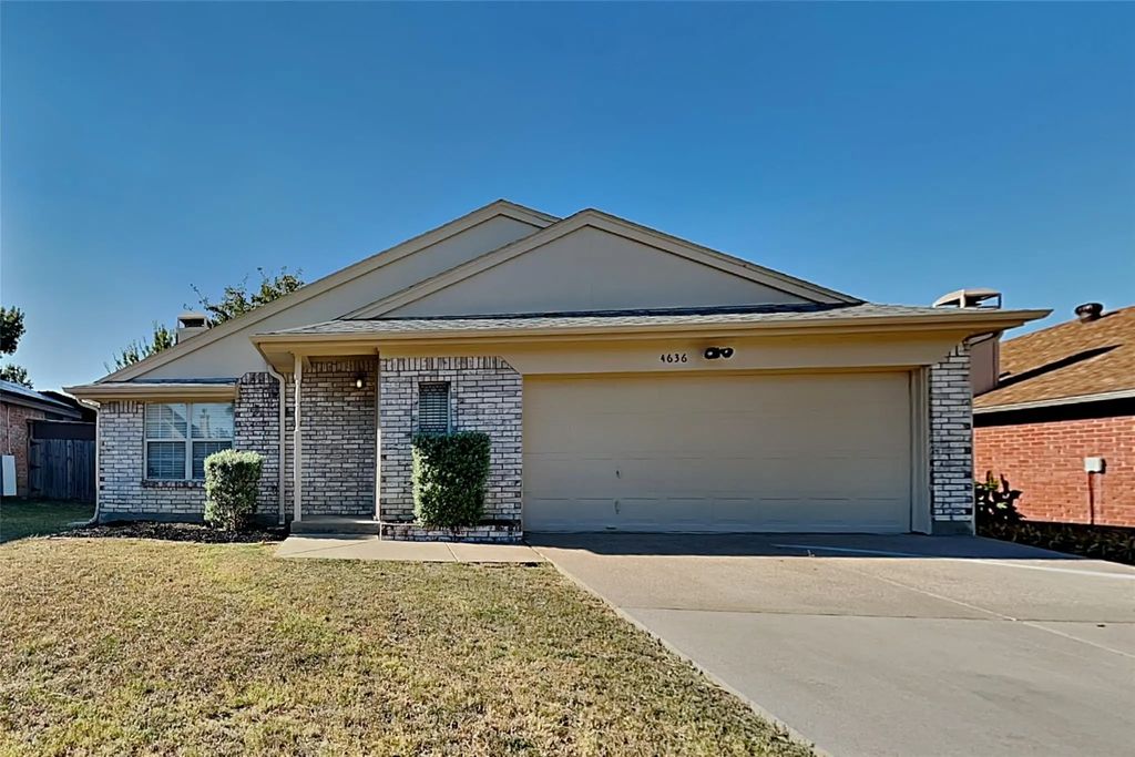 4636 Feathercrest Drive, Fort Worth