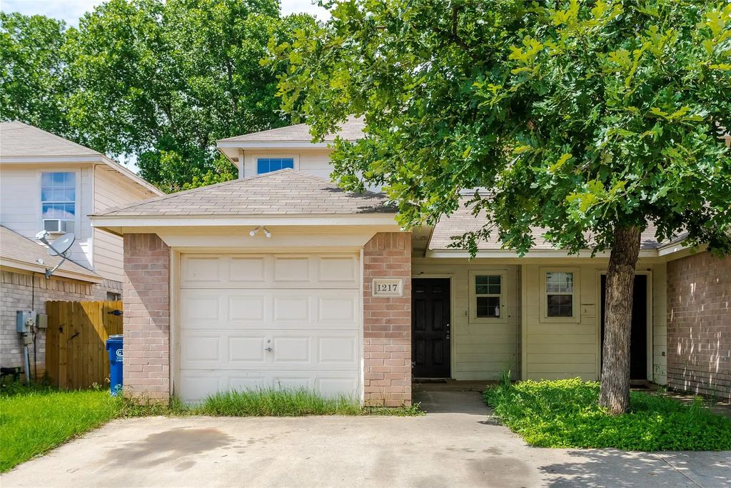 1217 Village Garden Drive, Azle