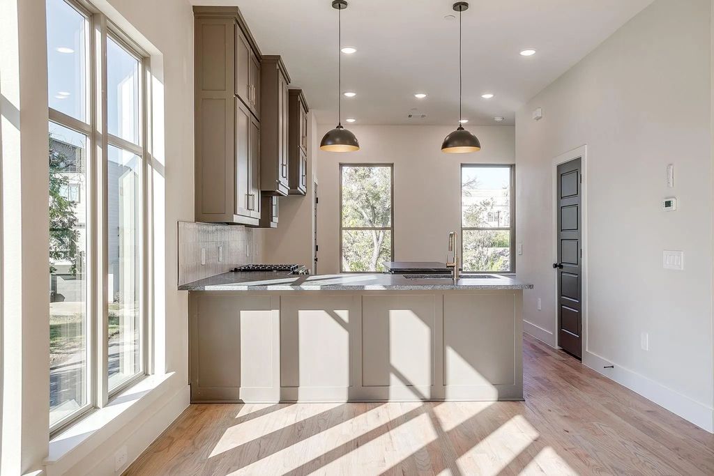 2824 Weisenberger Street 106, Fort Worth
