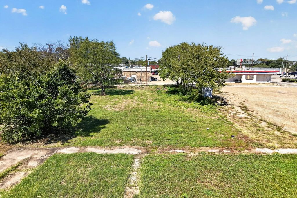 406 W Brown Street, Ennis