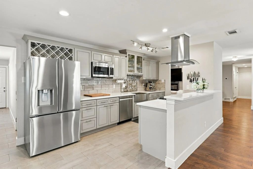 7721 El Padre Lane, Dallas