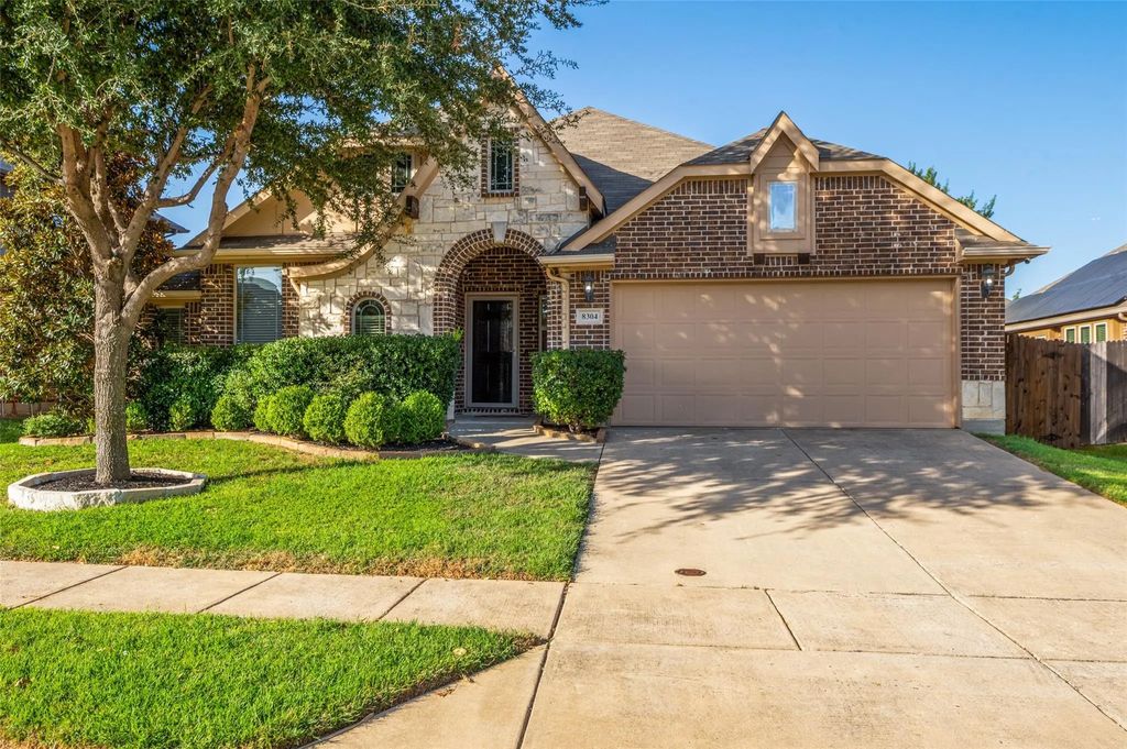 8304 Spitfire Trail, Aubrey