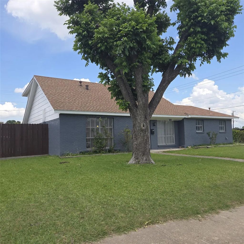 4001 Burning Tree Lane, Garland