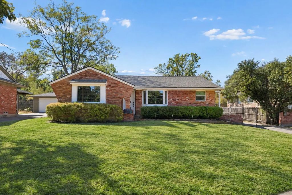 2036 Province Lane, Dallas