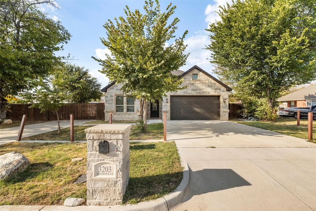 3203 Shamrock Lane, Forest Hill
