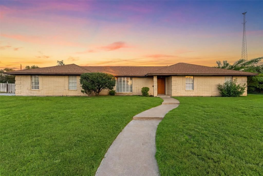 1825 Mahalia Drive, Waco