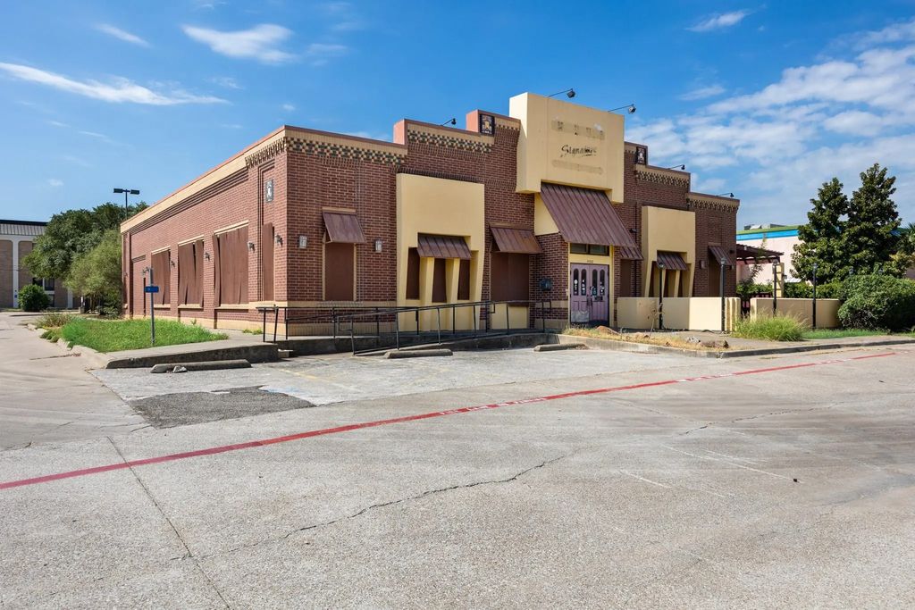 4460 Belt Line Road, Addison
