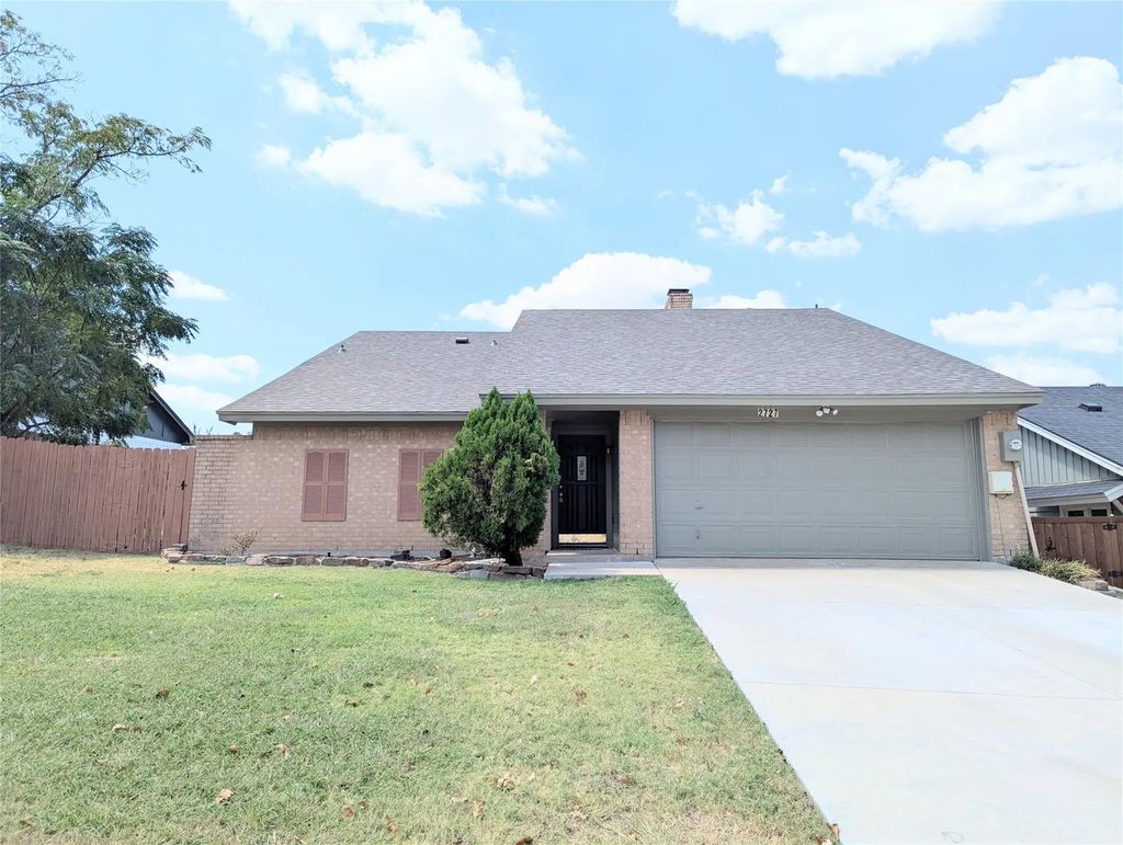 2727 Colonial Drive, Carrollton
