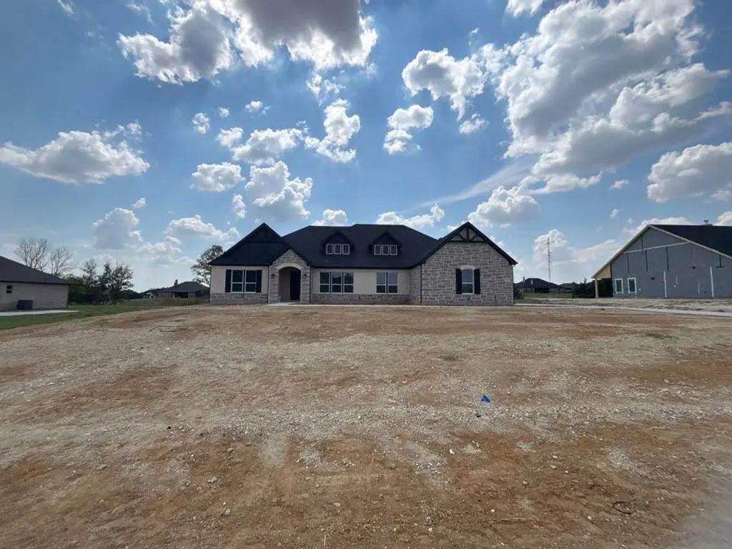 912 Creekview Whites Road, Van Alstyne