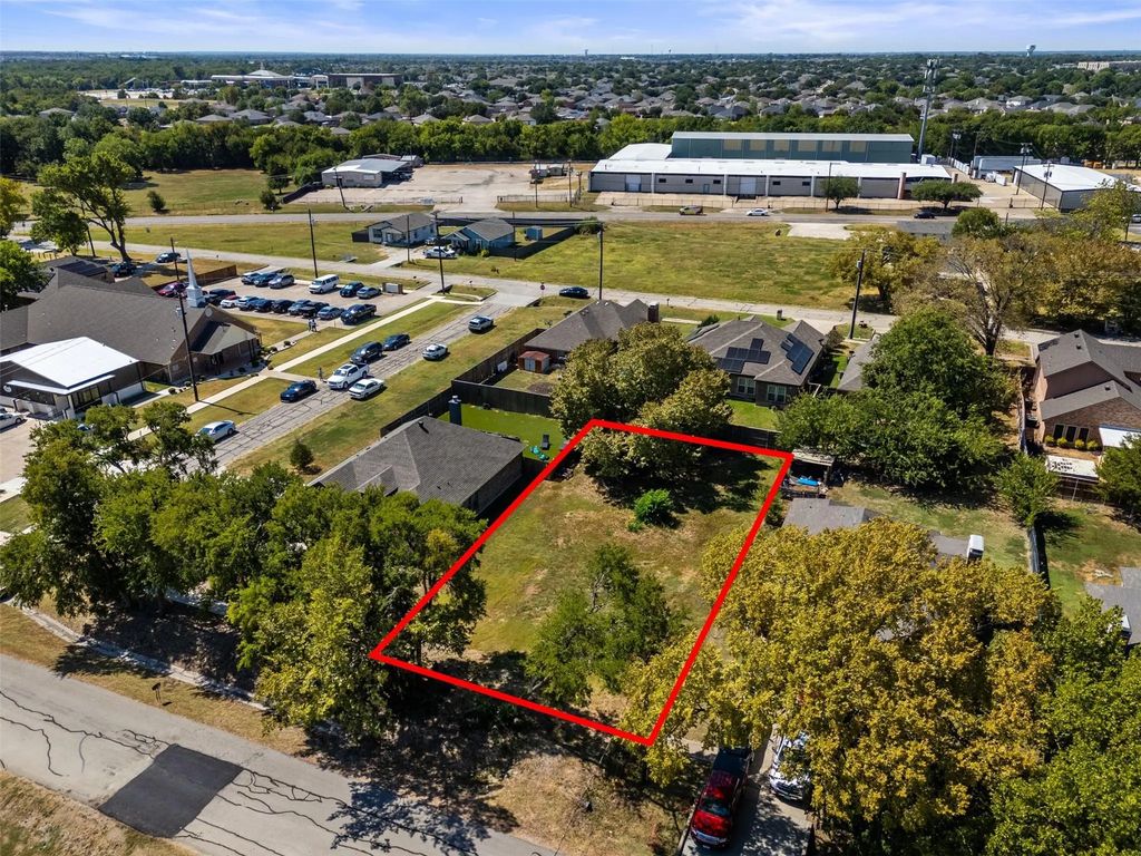 904 E Buffalo Street, Forney