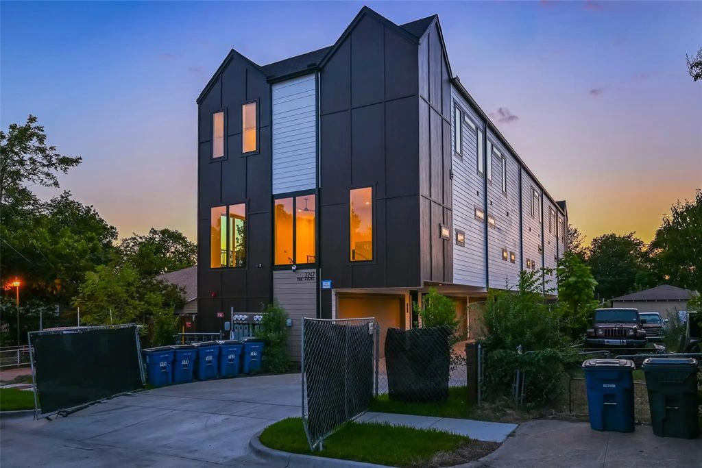 2247 Mail Avenue 102, Dallas