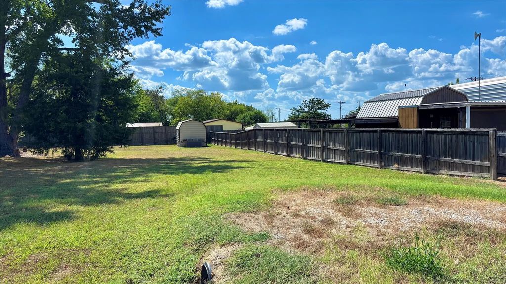 555 Comanche Drive, Quitman