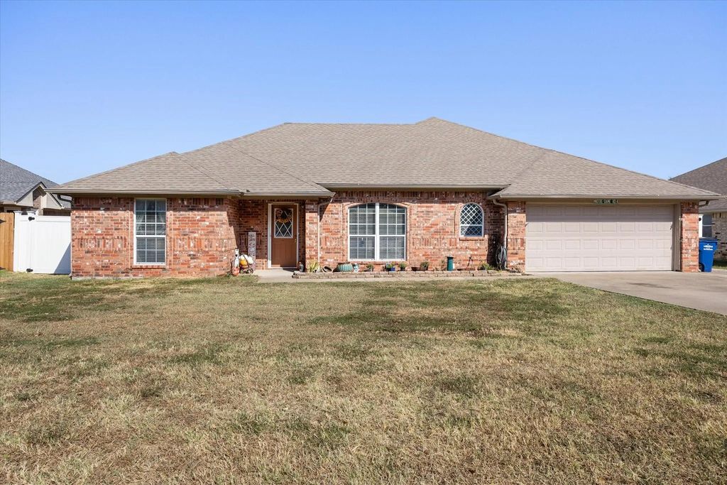612 Parker Lane, Granbury