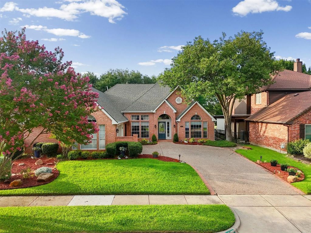 521 Palm Desert Drive, Garland