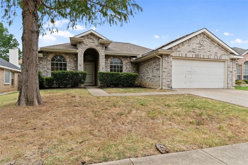 718 W Lonesome Dove Trail, Arlington