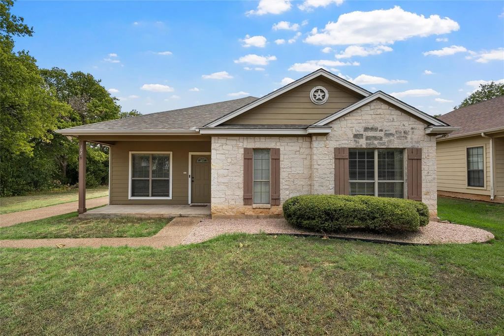 102 Garden Drive, Waco