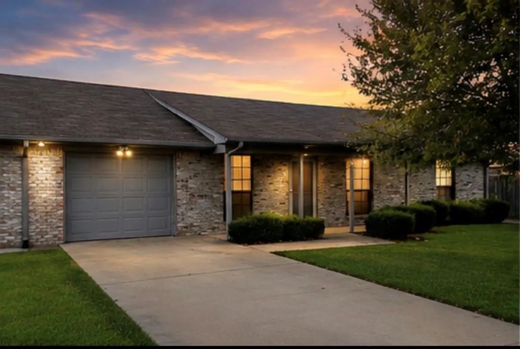 418 N Sierra Trail, Pilot Point