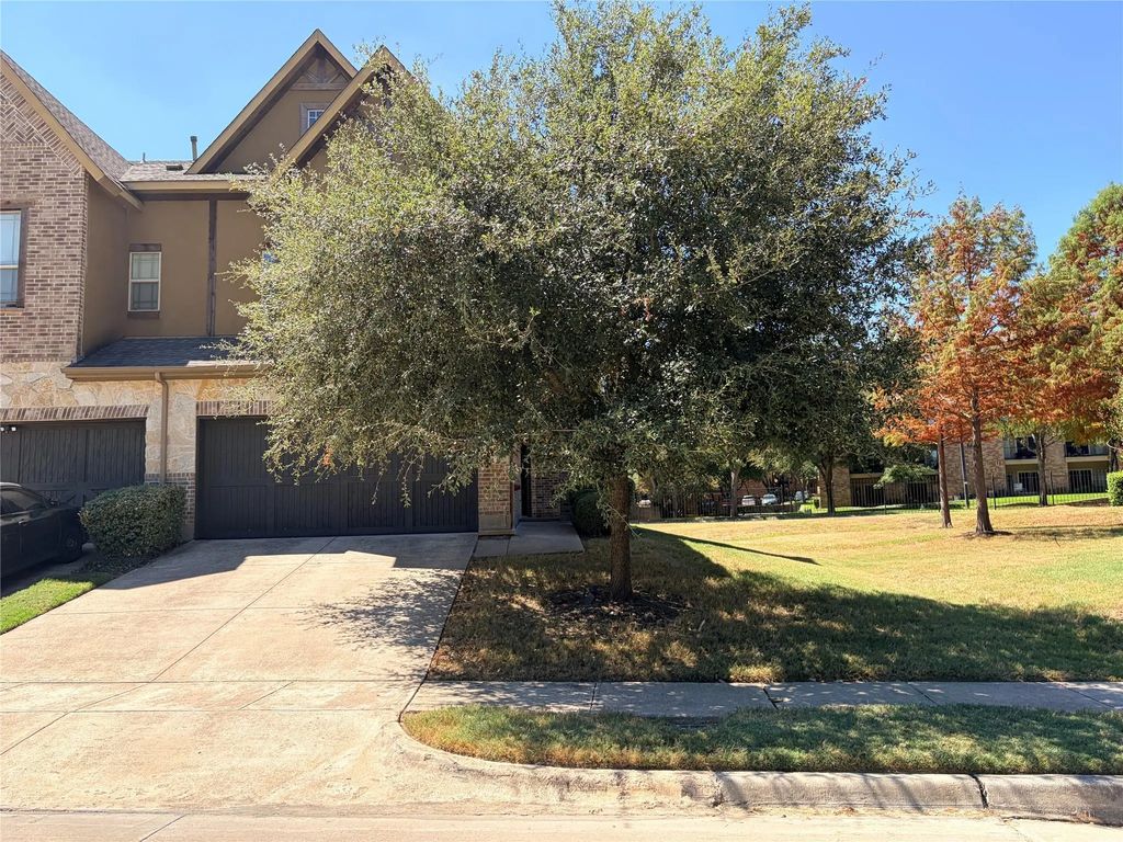 950 Brook Forest Lane, Euless