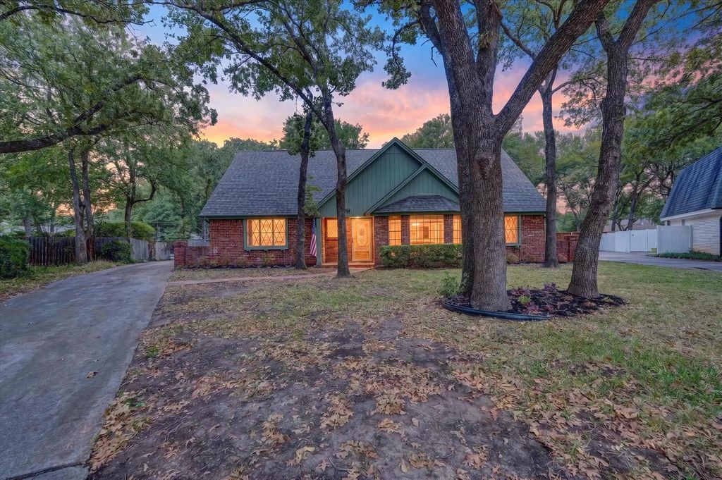 1000 Cherry Court, Hurst