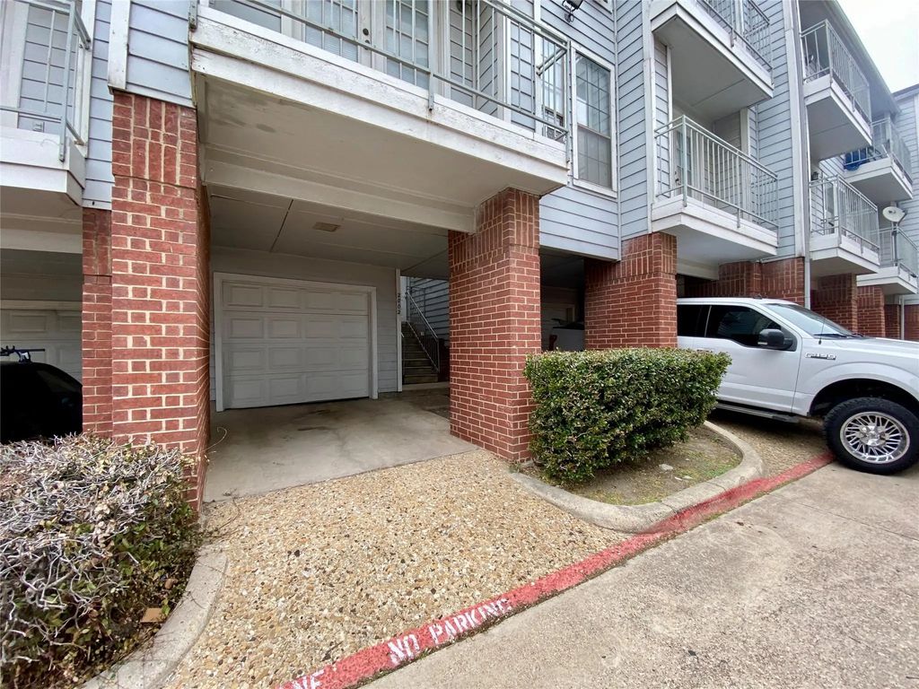 9823 Summerwood Circle 2002, Dallas