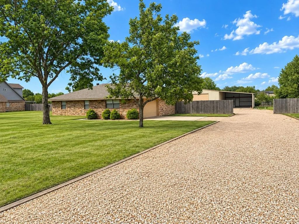 141 S Meadowbrook Drive, Pottsboro