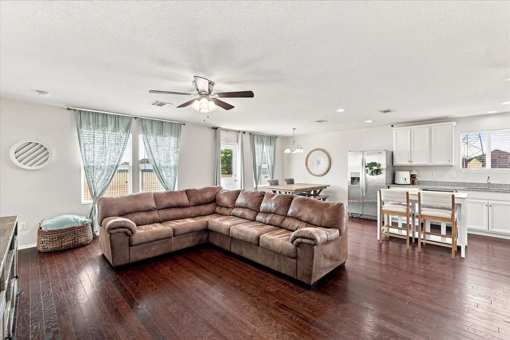9900 Amosite Drive, Fort Worth