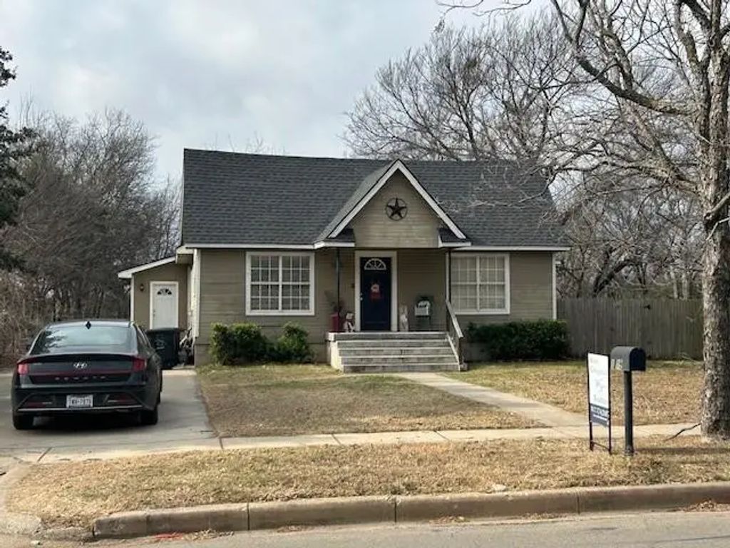1019 N Anglin Street, Cleburne