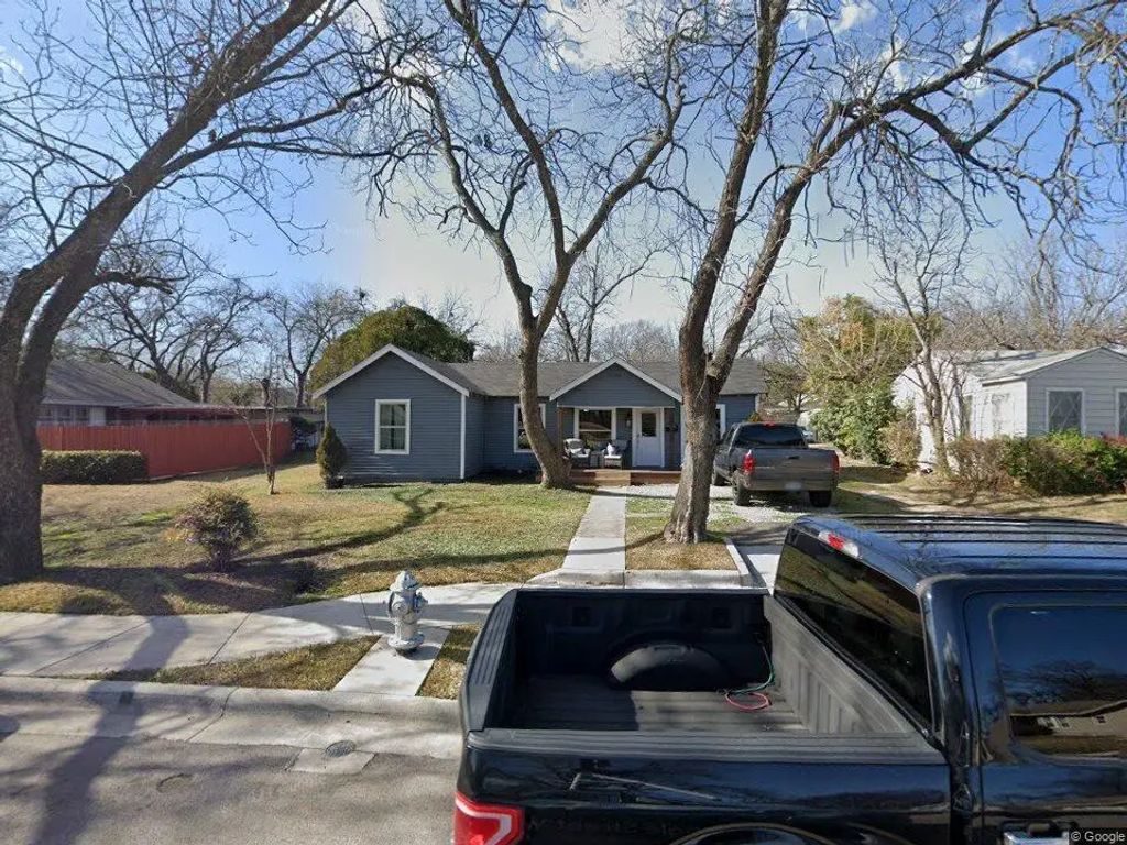 209 Cynisca Street, Waxahachie