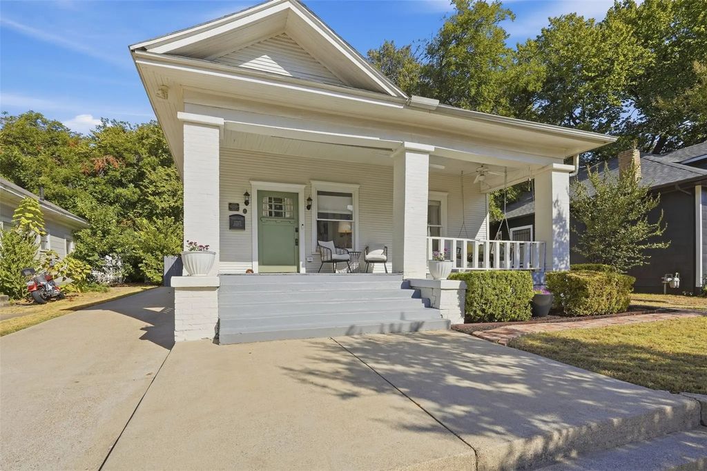 2227 College Avenue, Fort Worth